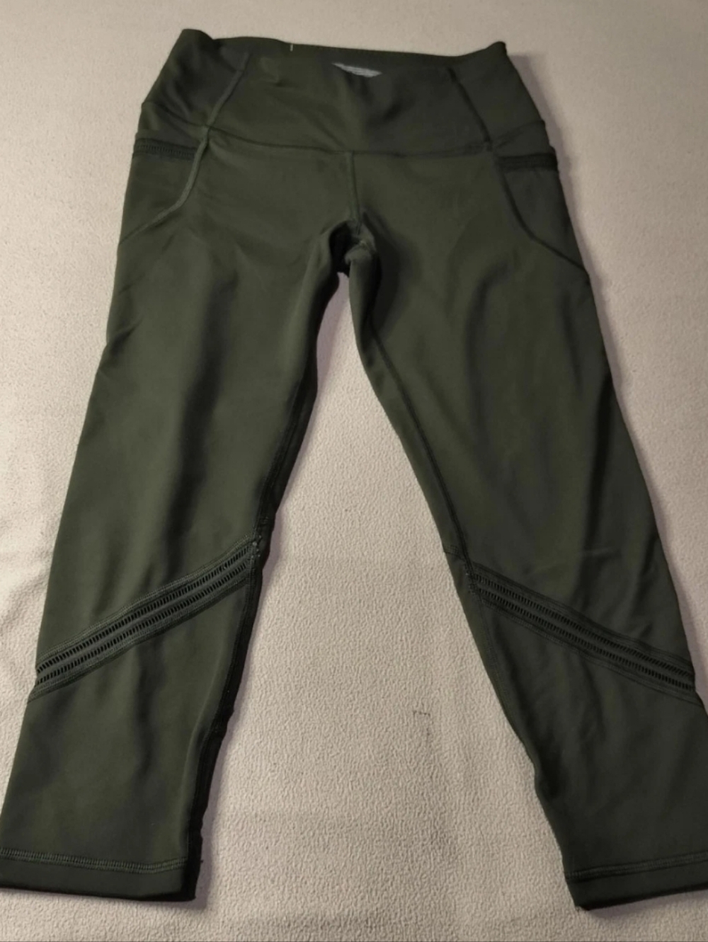 Victoria Sport KNOCKOUT 21" Crop Stunning Material Sz Medium Green